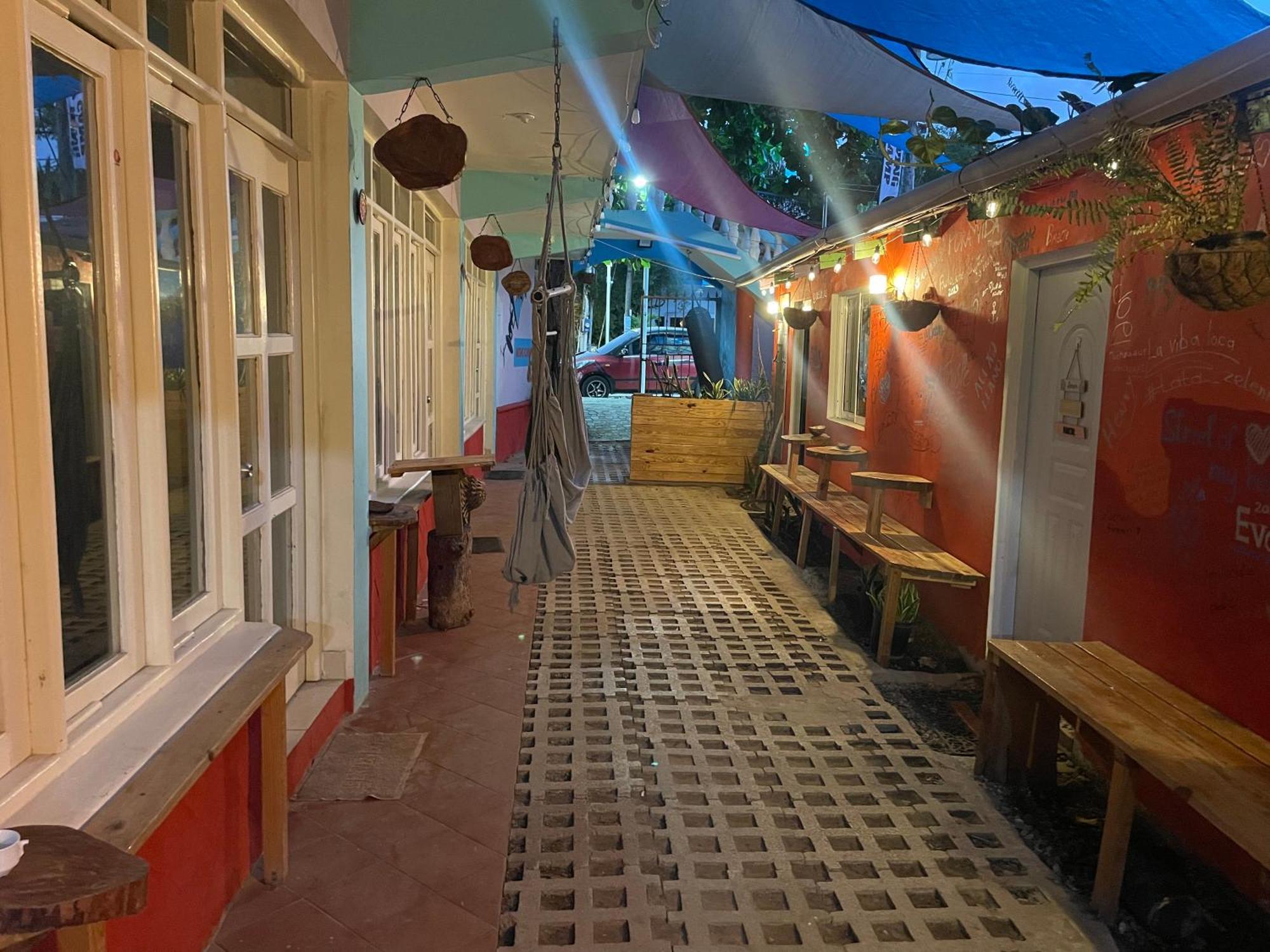 Wing Camp Hostel Кабарете Екстериор снимка